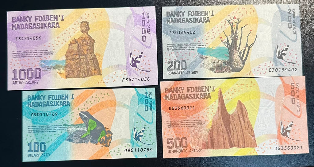 סט 4 שטרות מדגסקר 100-1000 אריארי (UNC) – טבע, חי ונופים | Madagascar 4 Banknotes Set 100 to 1000 Ariary (UNC) - Nature & Wildlife