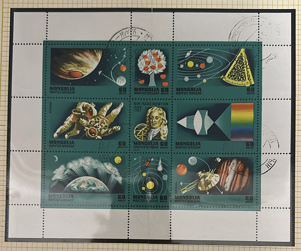 מונגוליה 1977 – גיליון מלא 9 בולים לציון 250 שנה למותו של אייזק ניוטון – חלל, אסטרונומיה ופיזיקה | Mongolia 1977 – Complete 9-Stamp Isaac Newton Sheet – Space, Astronomy & Physics