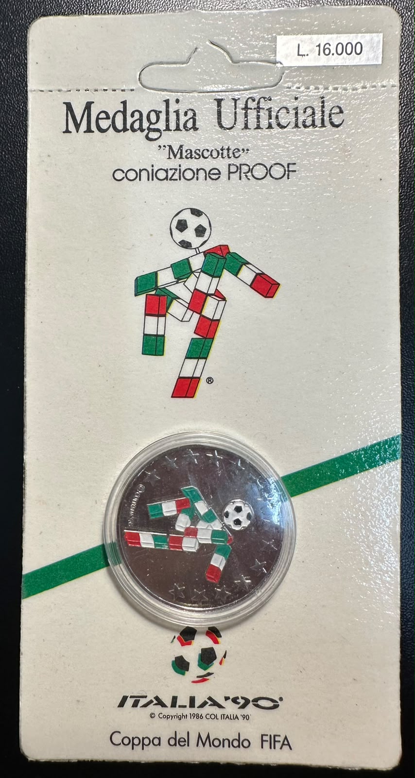 איטליה 1990 – מדליה רשמית למונדיאל FIFA, הקמע Ciao, Proof, נחושת־ניקל באריזה מקורית | Italy 1990 FIFA World Cup Official Mascot Medal – Ciao – Proof – Original Packaging