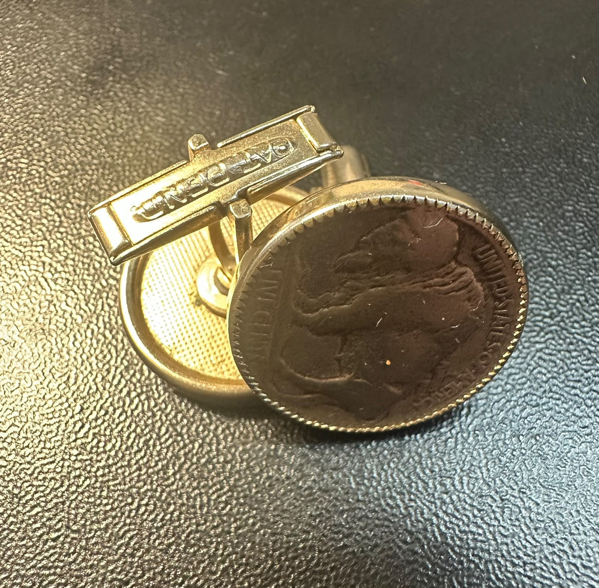 חפתים וינטג׳ ממטבעות Buffalo Nickel אמריקאיים מקוריים – Indian Head / American Bison, מנגנון PAT PEND | Vintage U.S. Buffalo Nickel Coin Cufflinks – Indian Head & American Bison – PAT PEND